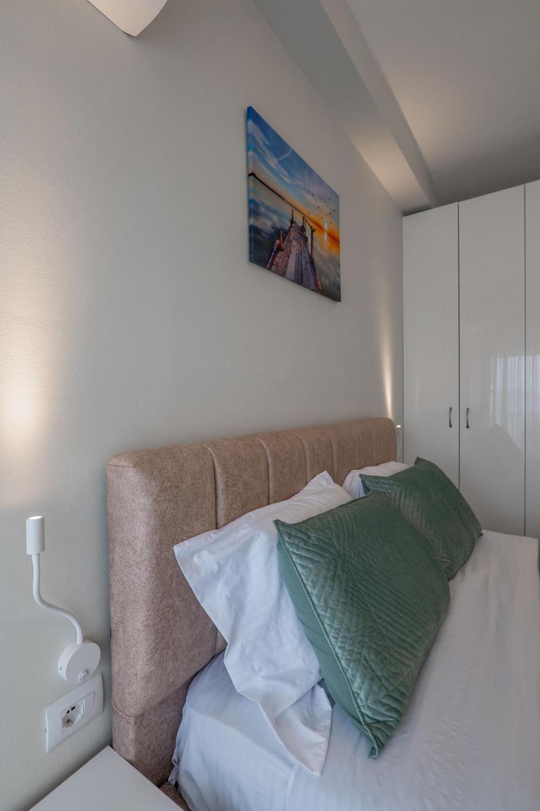 Esel Apartments Саранде Екстериор снимка