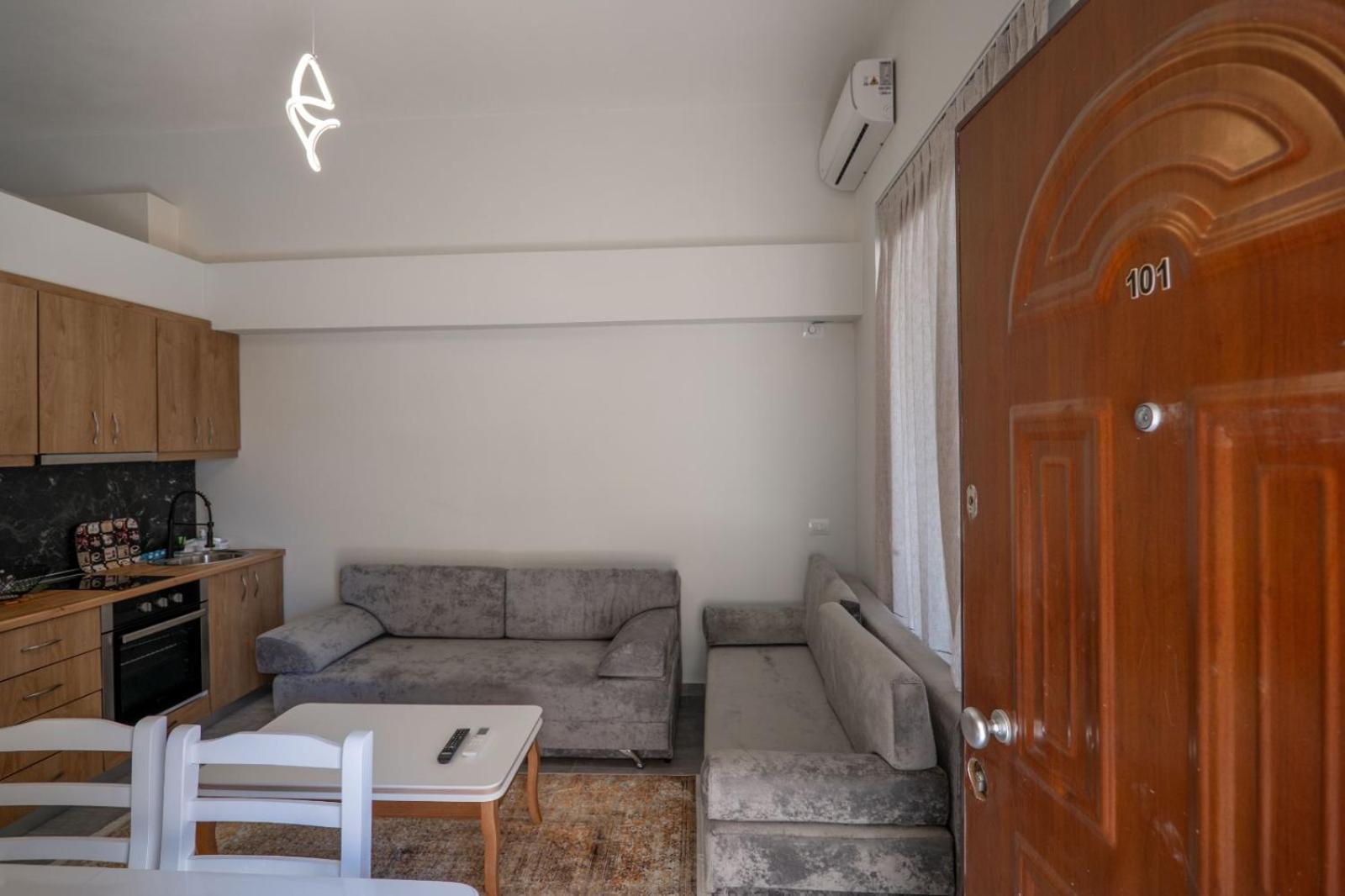 Esel Apartments Саранде Екстериор снимка